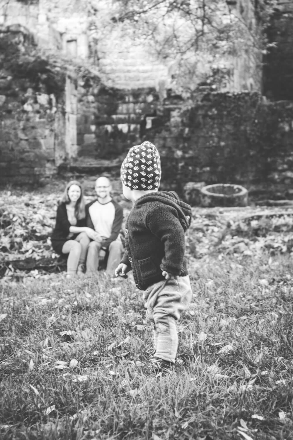 Familienfotoshooting in einer Burgruine