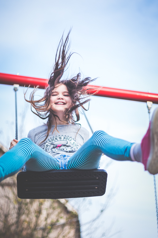 Ein Mutter-Tocher-Fotoshooting auf dem Spielplatz Ein Mutter-Tocher-Fotoshooting auf dem Spielplatz