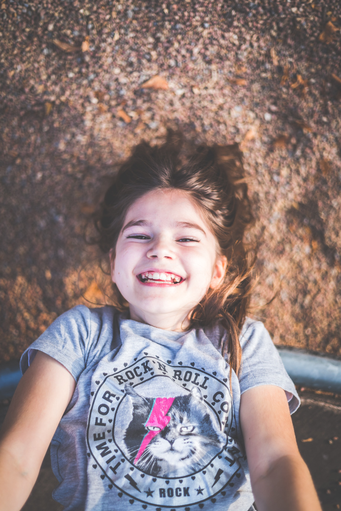 Ein Mutter-Tocher-Fotoshooting auf dem Spielplatz Ein Mutter-Tocher-Fotoshooting auf dem Spielplatz