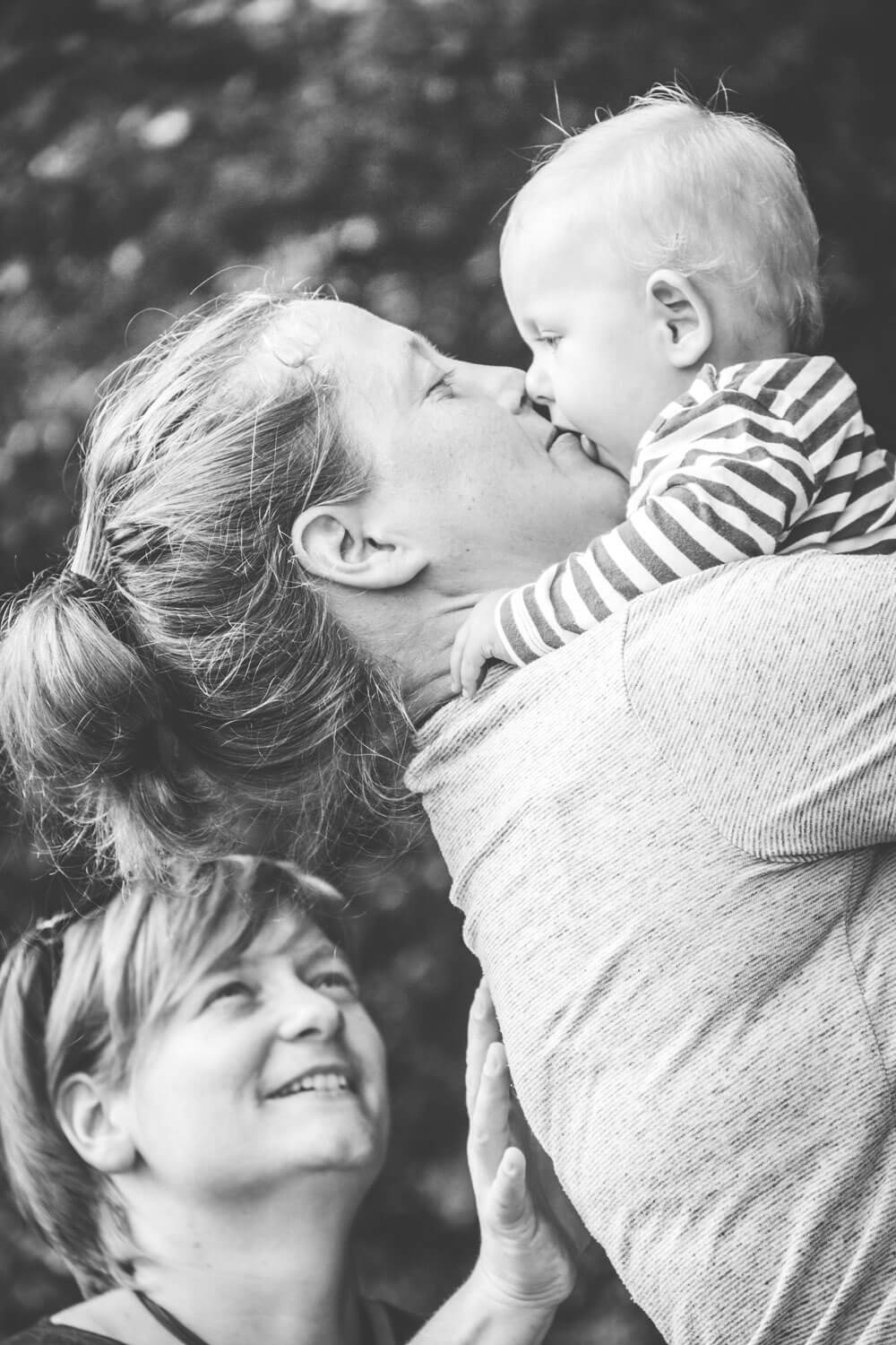 Familienfotoshooting unter Sonnenblumen