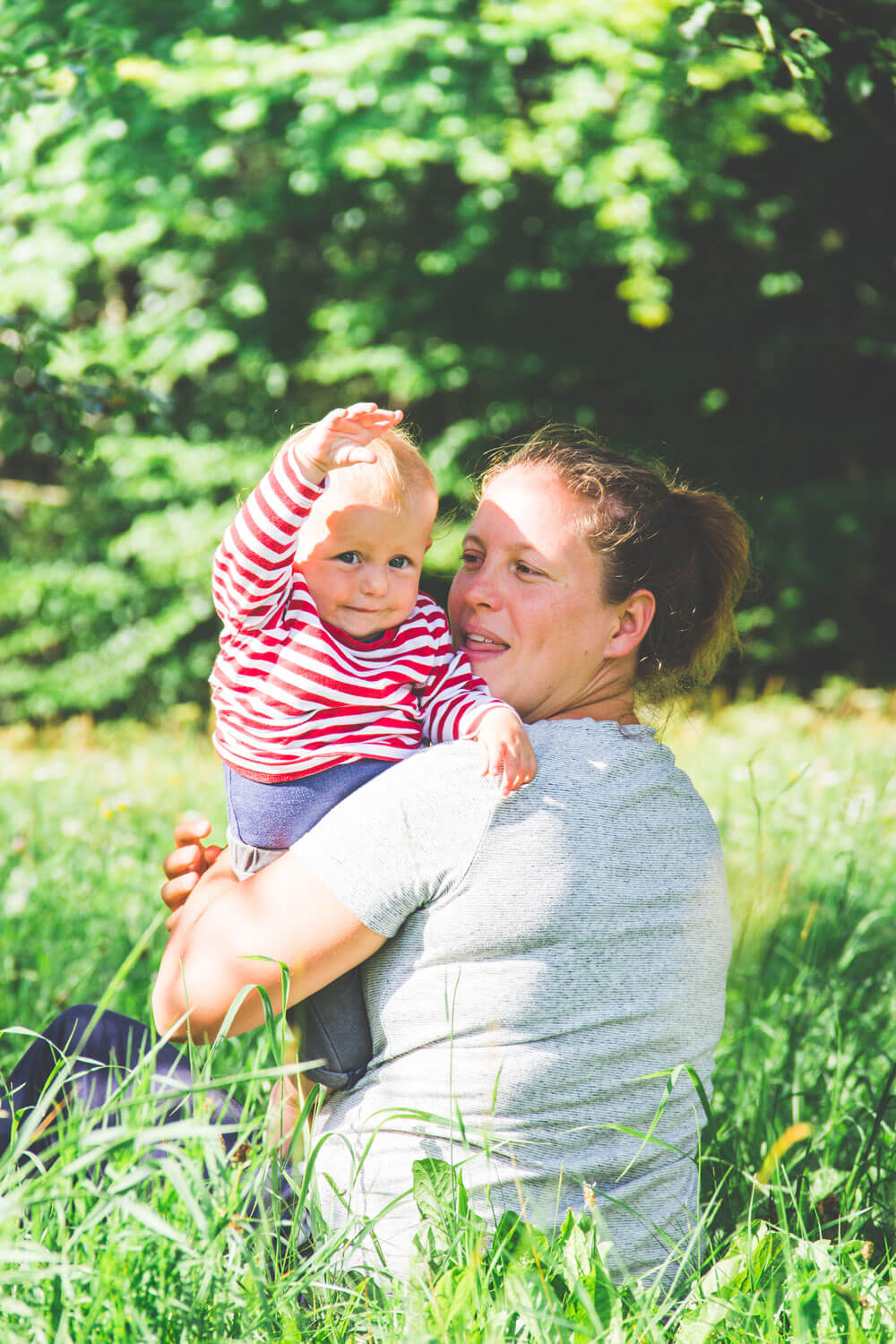 Familienfotoshooting unter Sonnenblumen